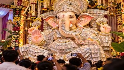 Ganesha Idols Adorned with Rs 2.9 Crore in Currency Notes Dazzle Telangana Devotees