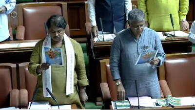 BJP MLAs sing the full Vande Mataram in Karnakata Assembly.