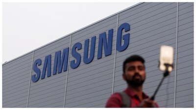 With both numbers hitting all-time highs, Samsung will have broken its own records for both sales and operating profit for four consecutive quarters.