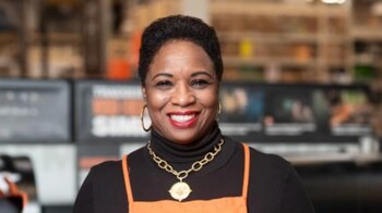 希少 Ann Maria Campbell – Time From part-time cashier to $1 million salary: US woman's 40-year