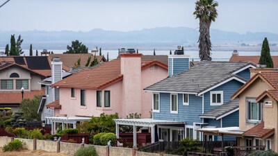 With borrowing costs climbing, fewer Americans are applying for home financing.

Photographer: David Paul Morris/Bloomberg