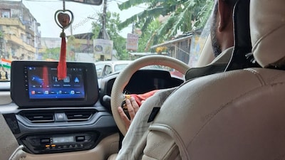 The woman asked him whether cab drivers were making good money these days. (Image credit: X/@poojaofficial5)