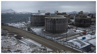 Gas tanks at Western Europe's largest liquefied natural gas (LNG) plant Hammerfest LNG in Hammerfest, Norway. (Courtesy: Reuters file photo)