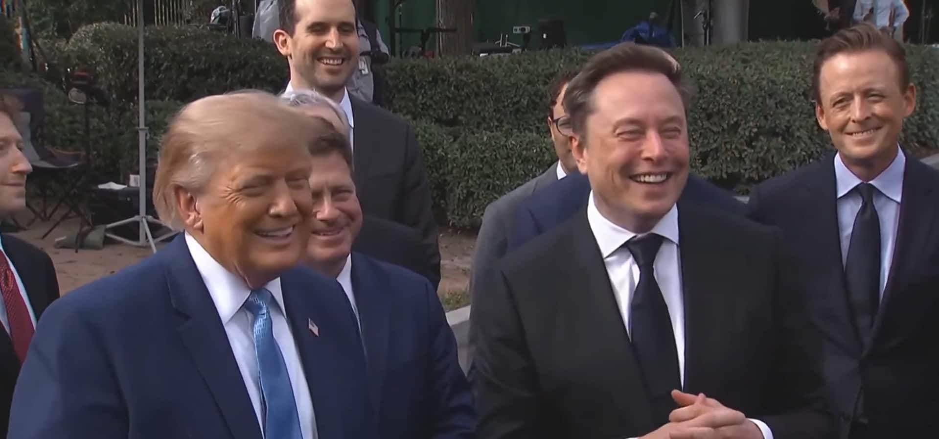 White Control Slips ‘AI… SI, pardon me’: Elon Musk slips up at White House event, Trump’s ...