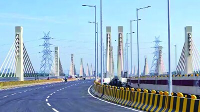 Barapullah Phase-III Flyover: Ambulances Trapped in Traffic on Day 2