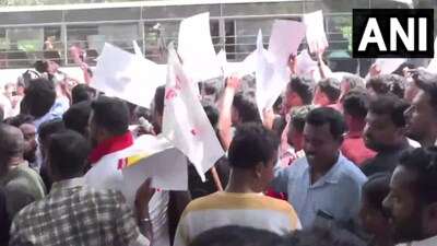 Internet Suspended Near Jantar Mantar Amid CEC Protest; AAP Leaders Detained