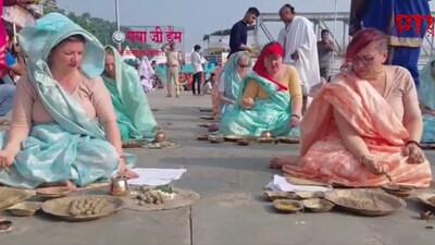 Foreign devotees perform 'pind daan', pray for 'moksha' for their ancestors during the ongoing Pitrupaksh Mela