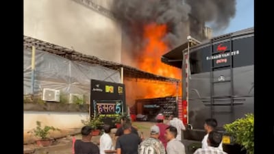 Pati Patni Aur Panga 2 set  fire