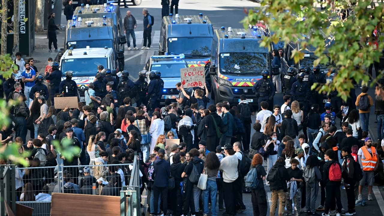 France student protests: Why are hundreds of high school students on ...