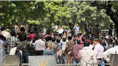 Rahul Gandhi, Priyanka Gandhi and other INDIA bloc MPs sat on the road for a sit-in after police barricades stopped their march to the Election Commission headquarters