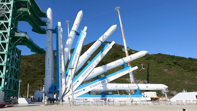 South Korea's KSLV-II Nuri rocket launches from the Naro Space Center carrying 15 satellites into orbit. (Image: KASA)