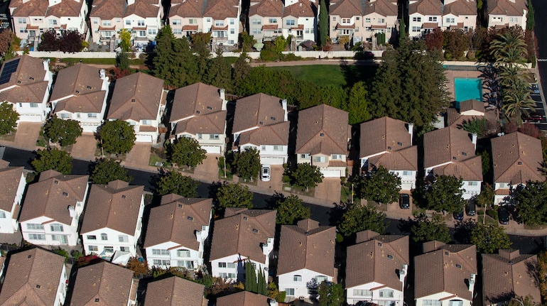 US mortgage rates climb for seventh week to 7.49%, highest since ...
