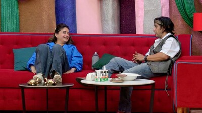 As the housemates sat down and ate together, Qazi told Maahi that he felt the two of them had played a role in bringing everyone together.