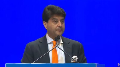 Jyotiraditya Scindia speaking at the 10th edition of the India Mobile Congress at Yashobhoomi in New Delhi