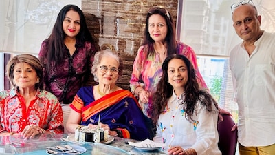 Juhi Chawla with Asha Parekh