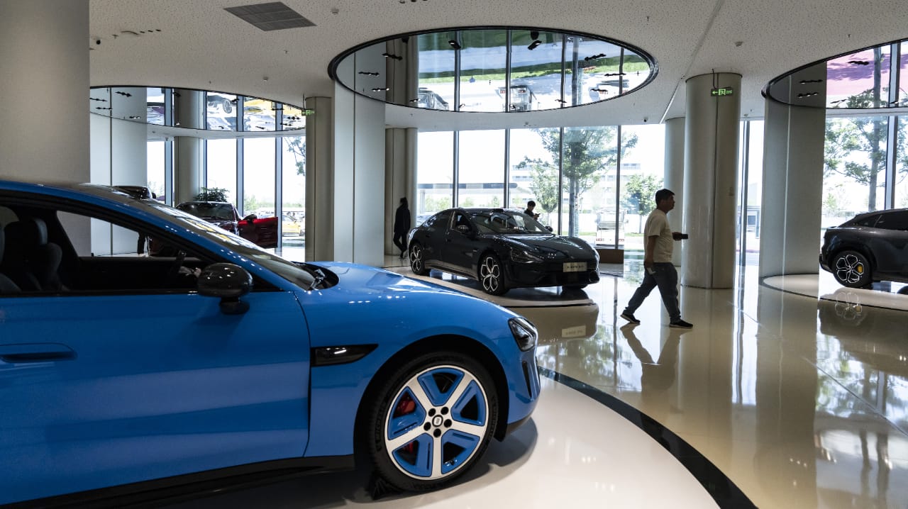 China passenger vehicle retail sales fall 24% in September