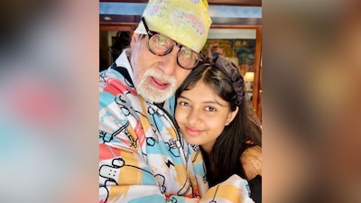 In the photograph, Amitabh is seen wearing a tracksuit and a beanie cap, while Aaradhya looks adorable in a hairband.