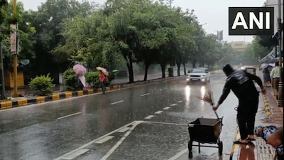 Delhi Hit By Heavy Morning Rain And Waterlogging
