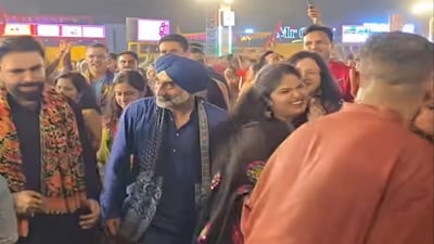 Air Force Chief A P Singh grooves to Garba beats (joohiie/Instagram)