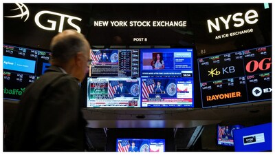 Traders on the floor of the NYSE in New York. (Courtesy: Reuters photo)