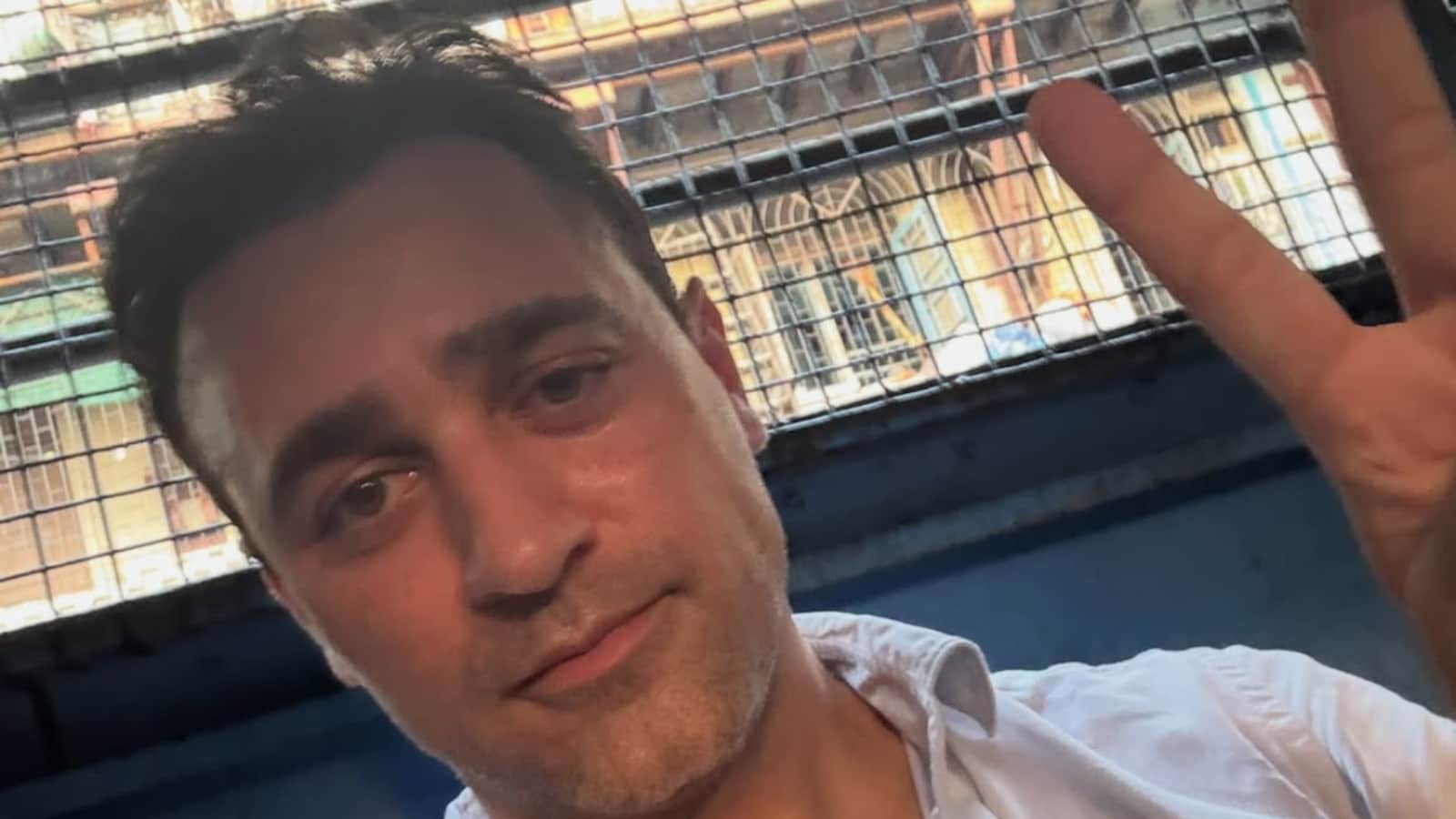 Court gives actor Imran Khan until November 2 to stay in India