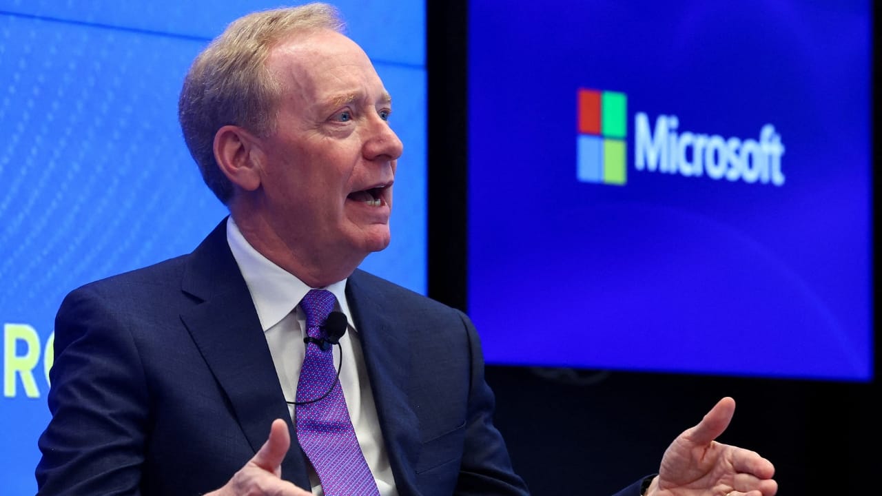Photo: moneycontrol.com US Suspends PERM Processing for Eight Major Tech Firms