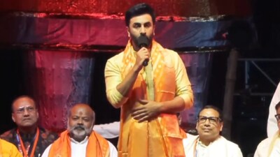 Ranbir Kapoor fumbles at Kolkata event
