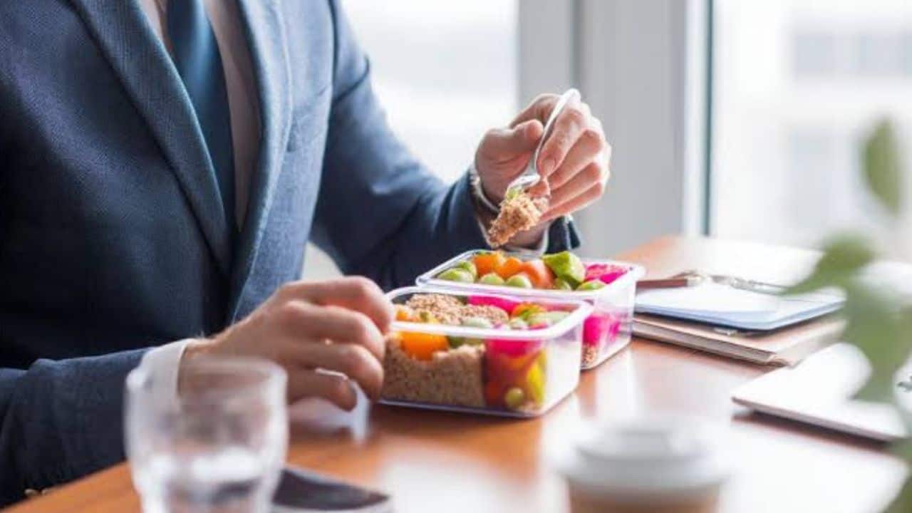 'Why is it theft?': Employee faces HR probe for eating manager’s lunch, claims manager also took her food- Moneycontrol